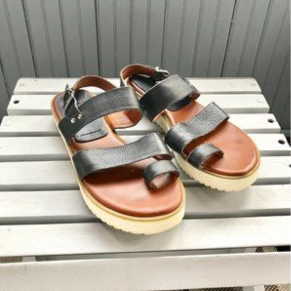 “Mia Heritage” leather flatform sandals, VGUC, 8